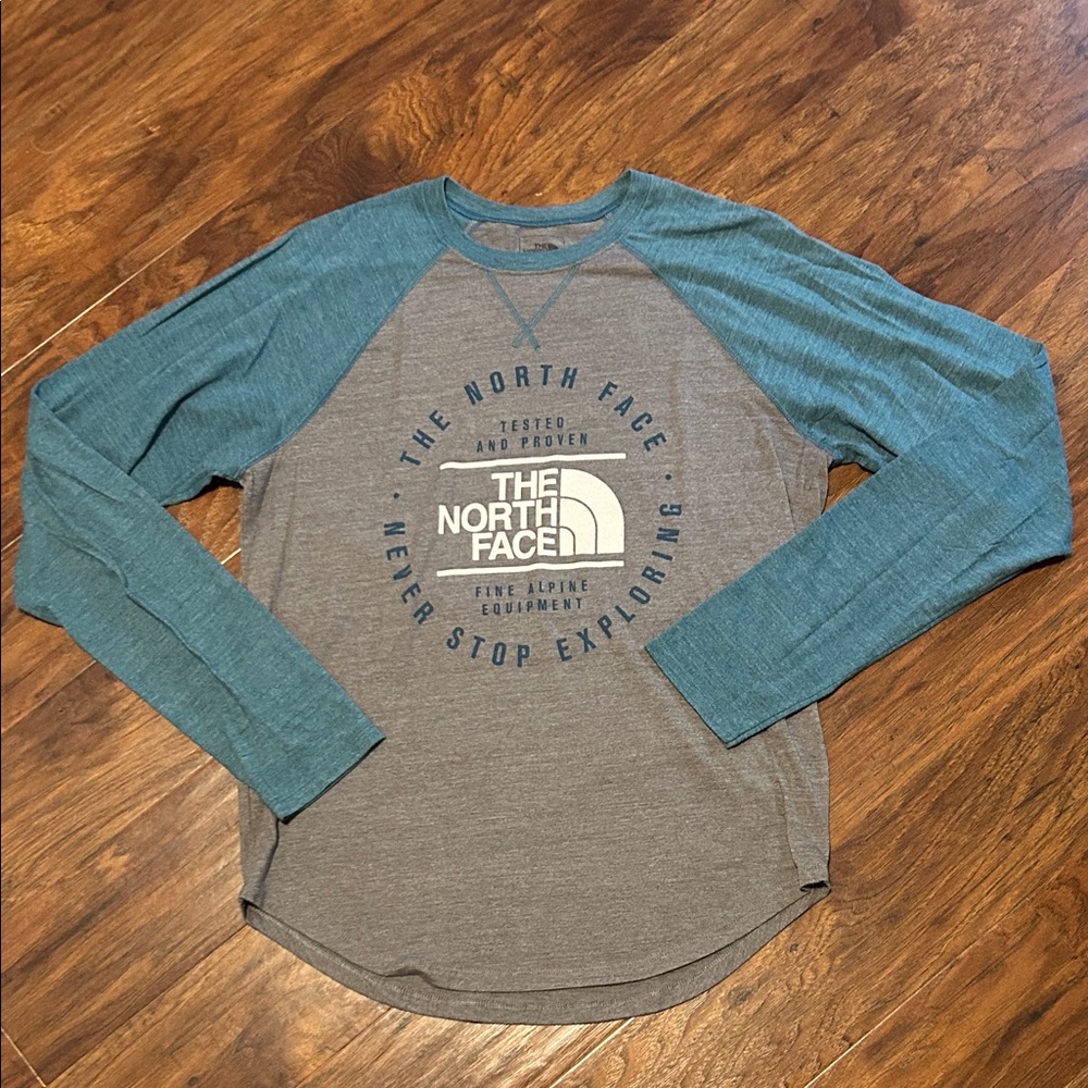 The North Face Men’s L/S Graphic Baseball Style Tee Shirt Sz Medium